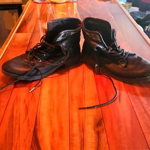 Women's Arizona short boots,  black in size 9